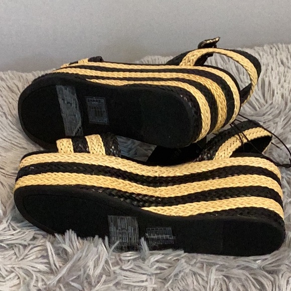 Forever 21 straw wedges size 6.5 - Picture 5 of 6